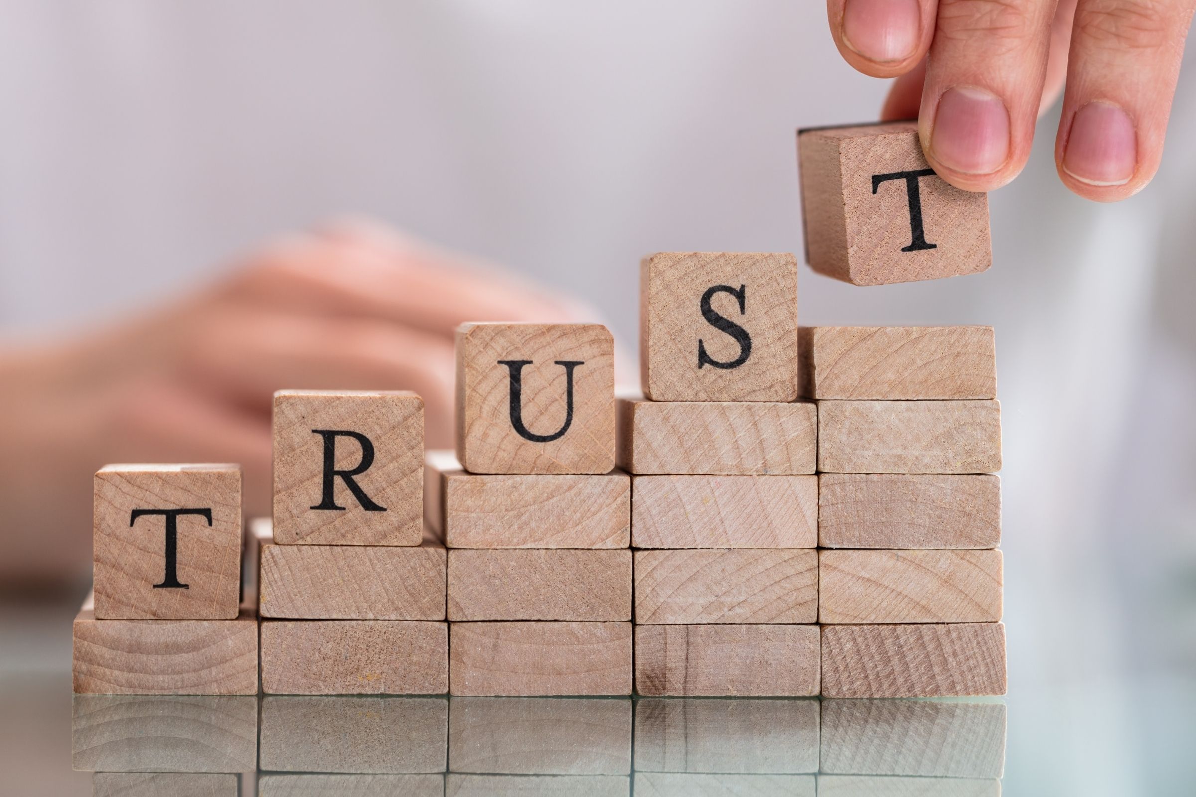 始祖鸟烟花秀的翻车，给品牌营销提了什么醒？